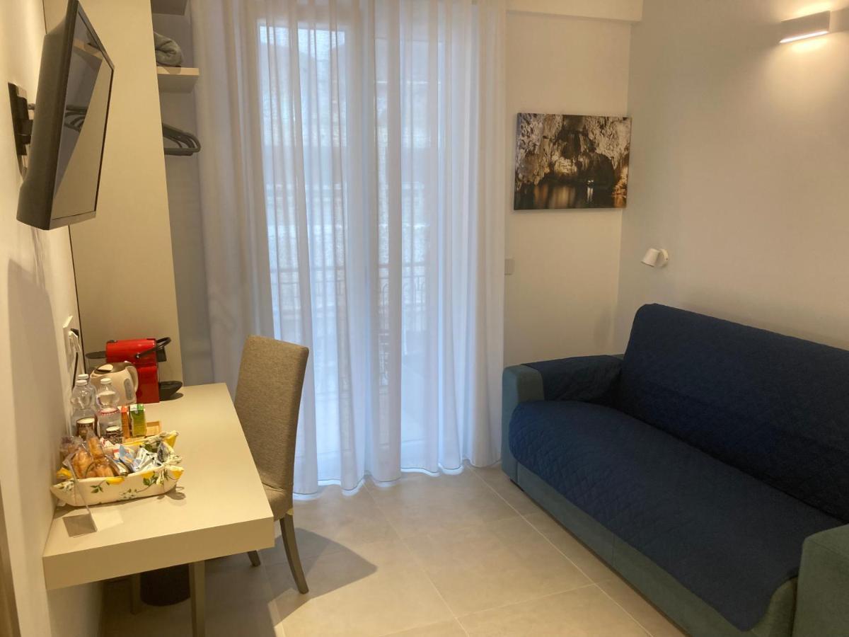 Divina Holiday - Rooms Maiori Luaran gambar